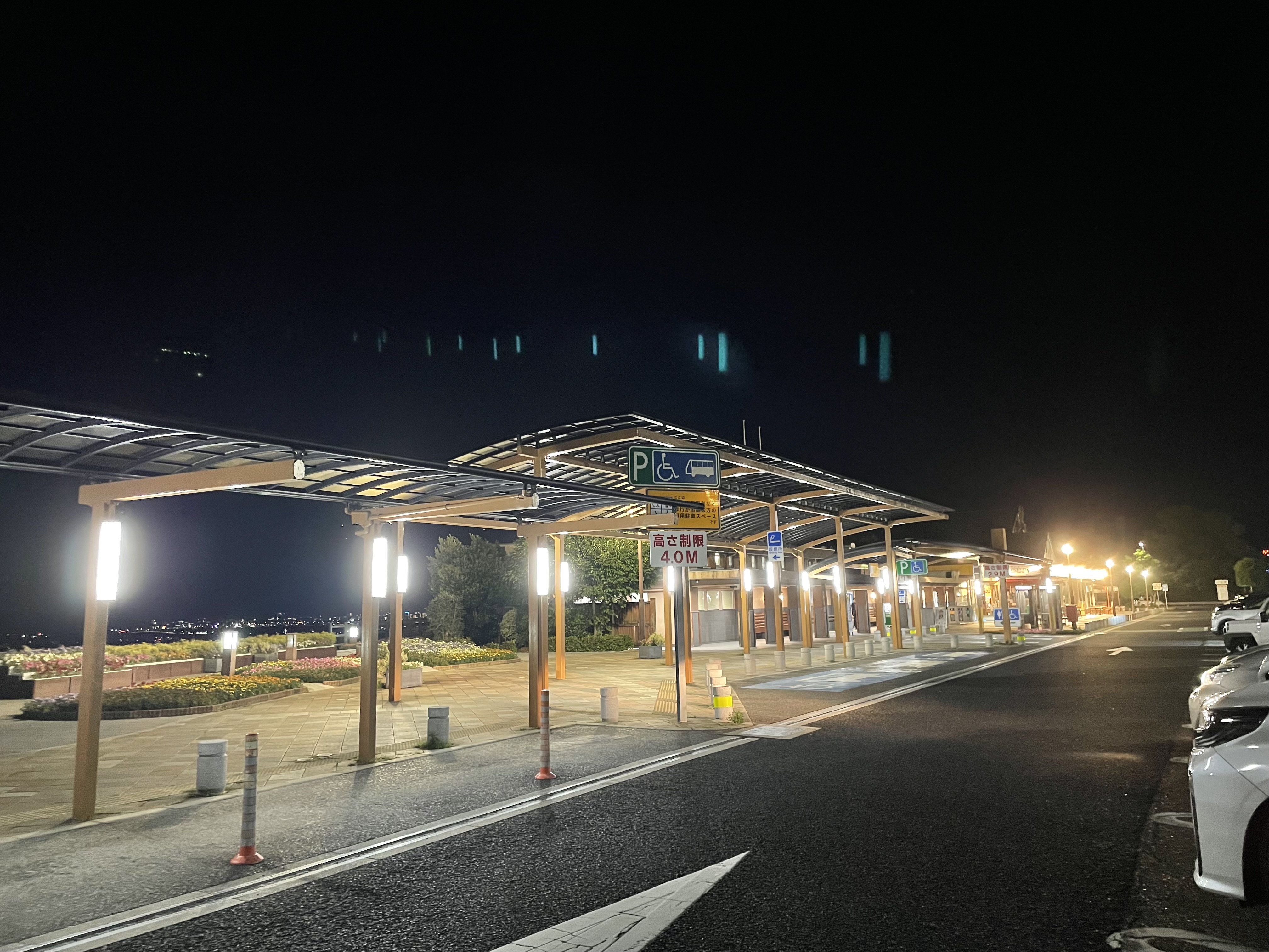 夜の駐車場
